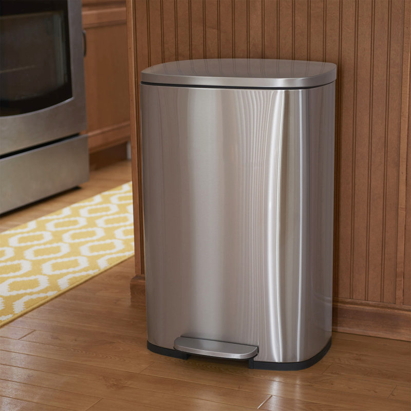 Metal kitchen trash cans with lids